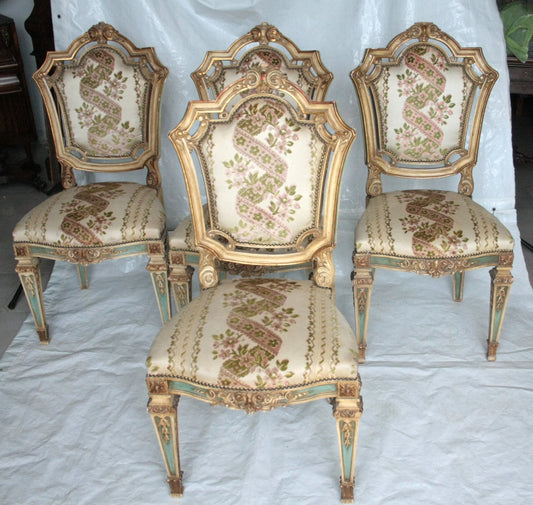 Set van 4 Napoleon III-stoelen, bekleed in de stijl van Napoleon III, tweede helft van de 19e eeuw, met een rijkversierde stof.