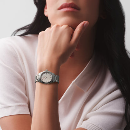 Longines Conquest Classic 29mm Horloge met Parelmoeren Diamanten Quartz Horloge van Staal L2.286.4.87.6