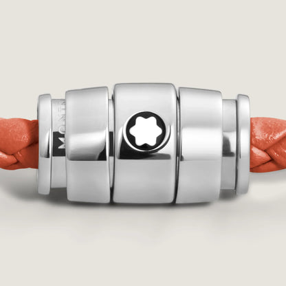 Classe argentata con emblema a stella che fissa pelle meisterstück cayenne intrecciata arancione vibrante