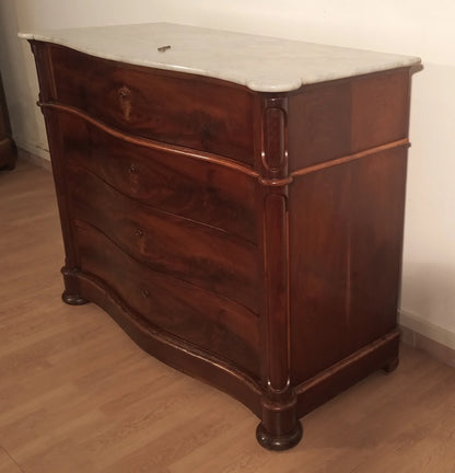 Cassettone luigi filippo in piuma di mogano con ripiano in marmo bianco carrara xix secolo