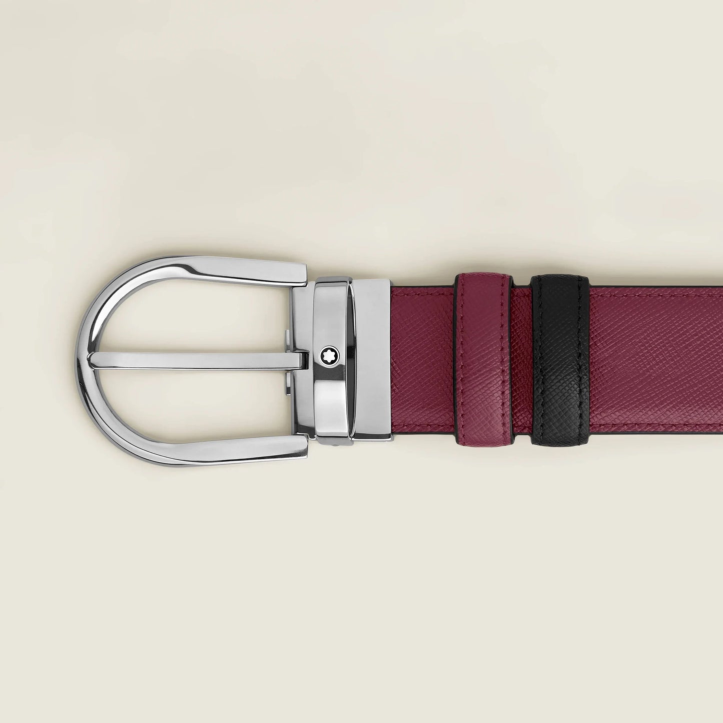 Montblanc cintura reversibile 35 mm in raffinata pelle liscia nera e cassis con fibbia a ferro di cavallo argento