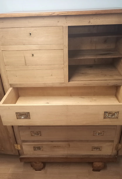 Mobile in noce inizi 900 restaurato con cassettiera interna e ripiano aperto in legno massello