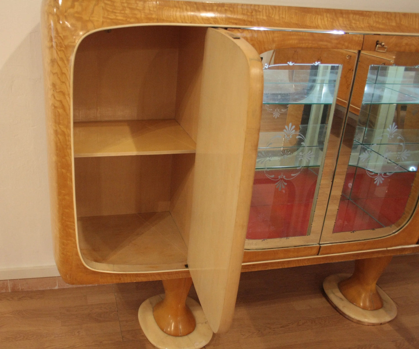 Mobile bar credenza mid-century moderna di vittorio dassi anni 50 in legno con ante in vetro design art deco