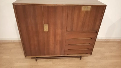 Credenza Edmondo Palutari restaurata in legno con ante scorrevoli e cassetti stile mid-century modern vintage 1950