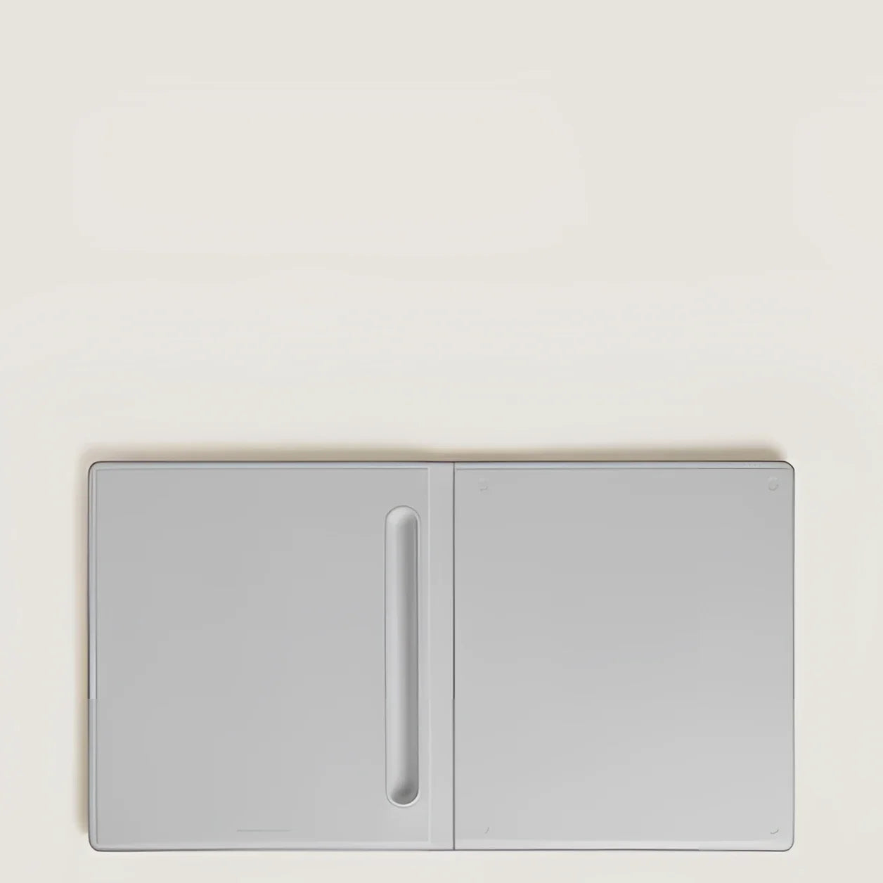 Custodia montblanc digital paper folio nero 135039 in pelle grigia chiara con design minimalista e cuciture sottili