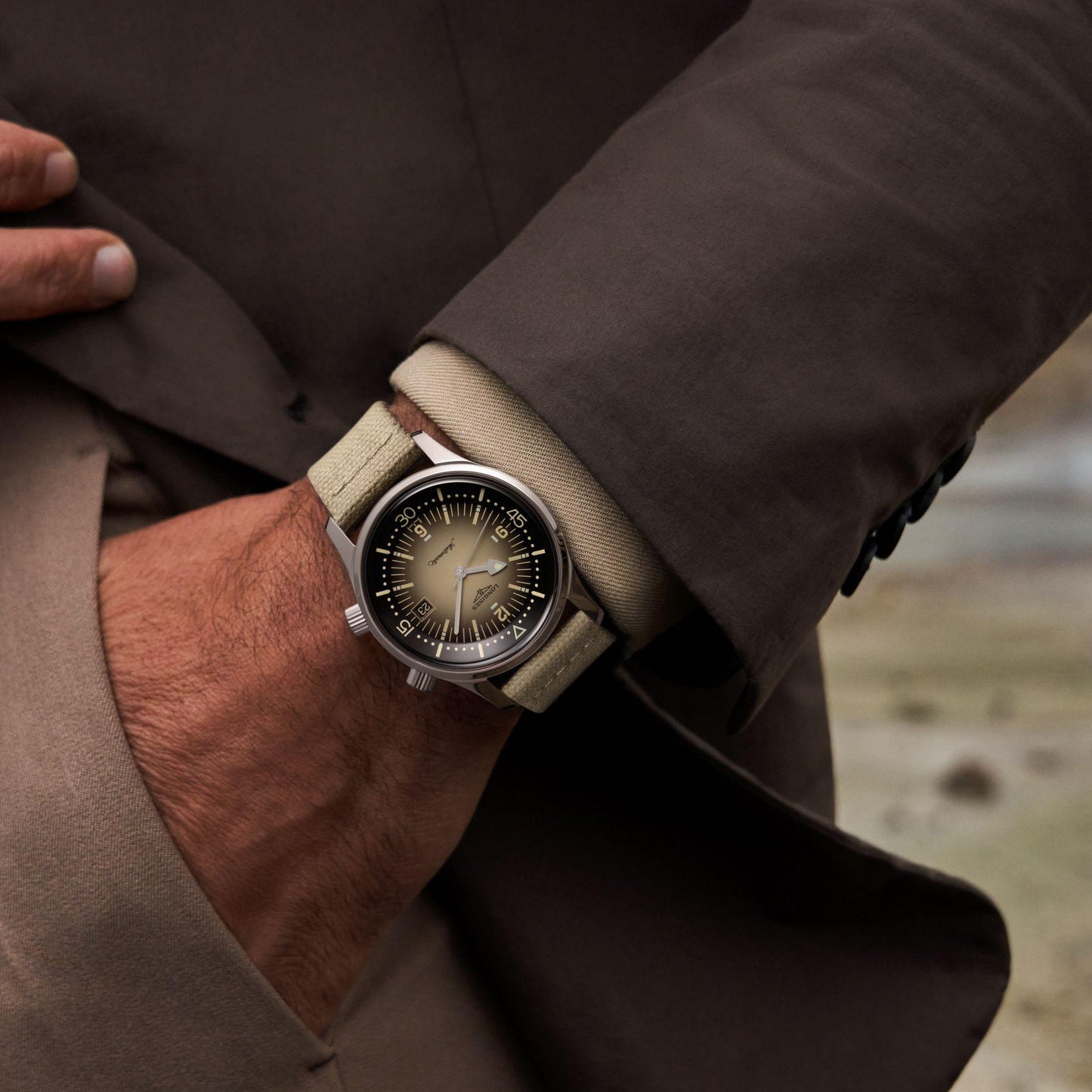 Longines horloge Legend Diver Watch 42mm beige automatisch staal L3.774.4.30.2