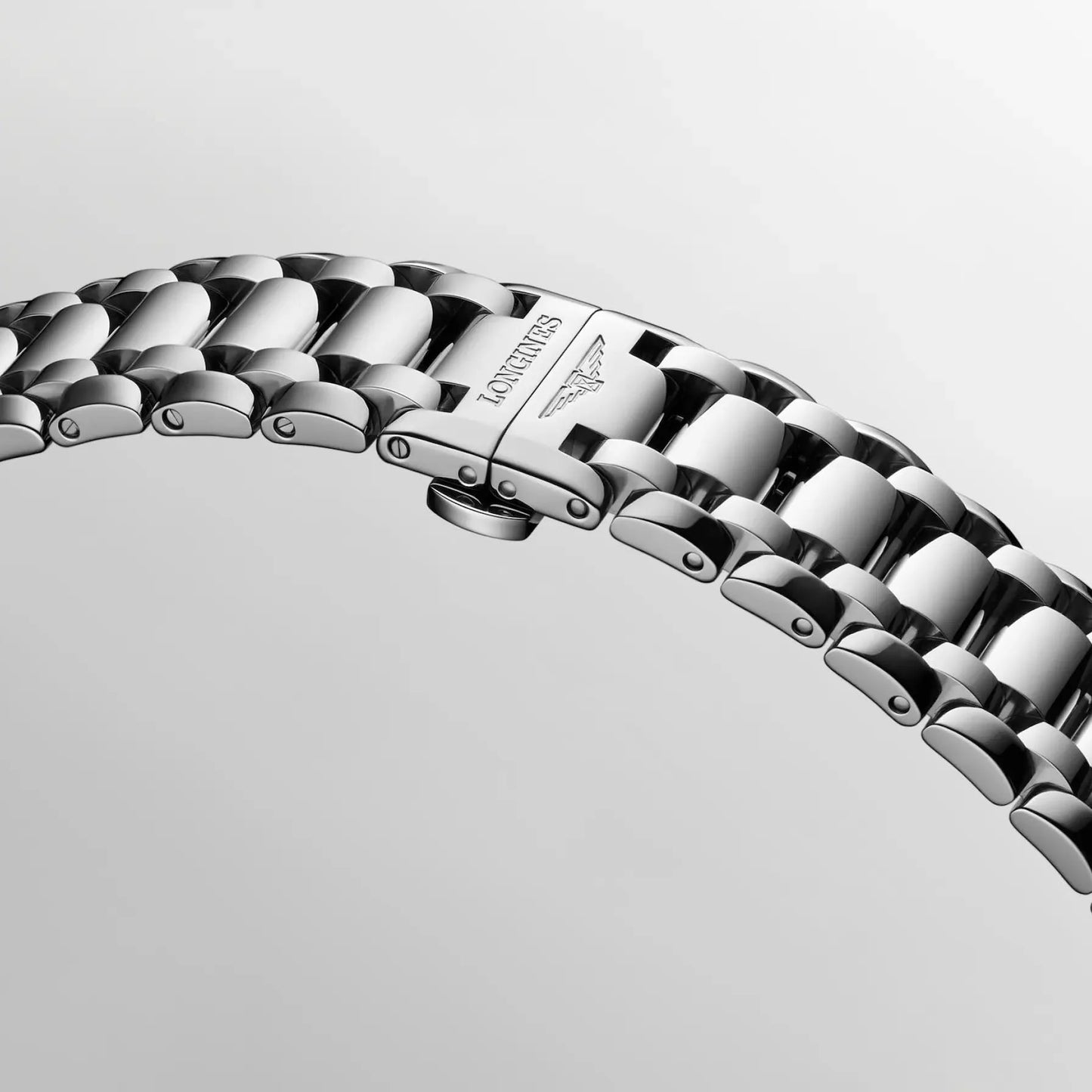 Bracciale in acciaio inox tono argento con finitura lucida e logo longines inciso sulla chiusura collezione longines primaluna