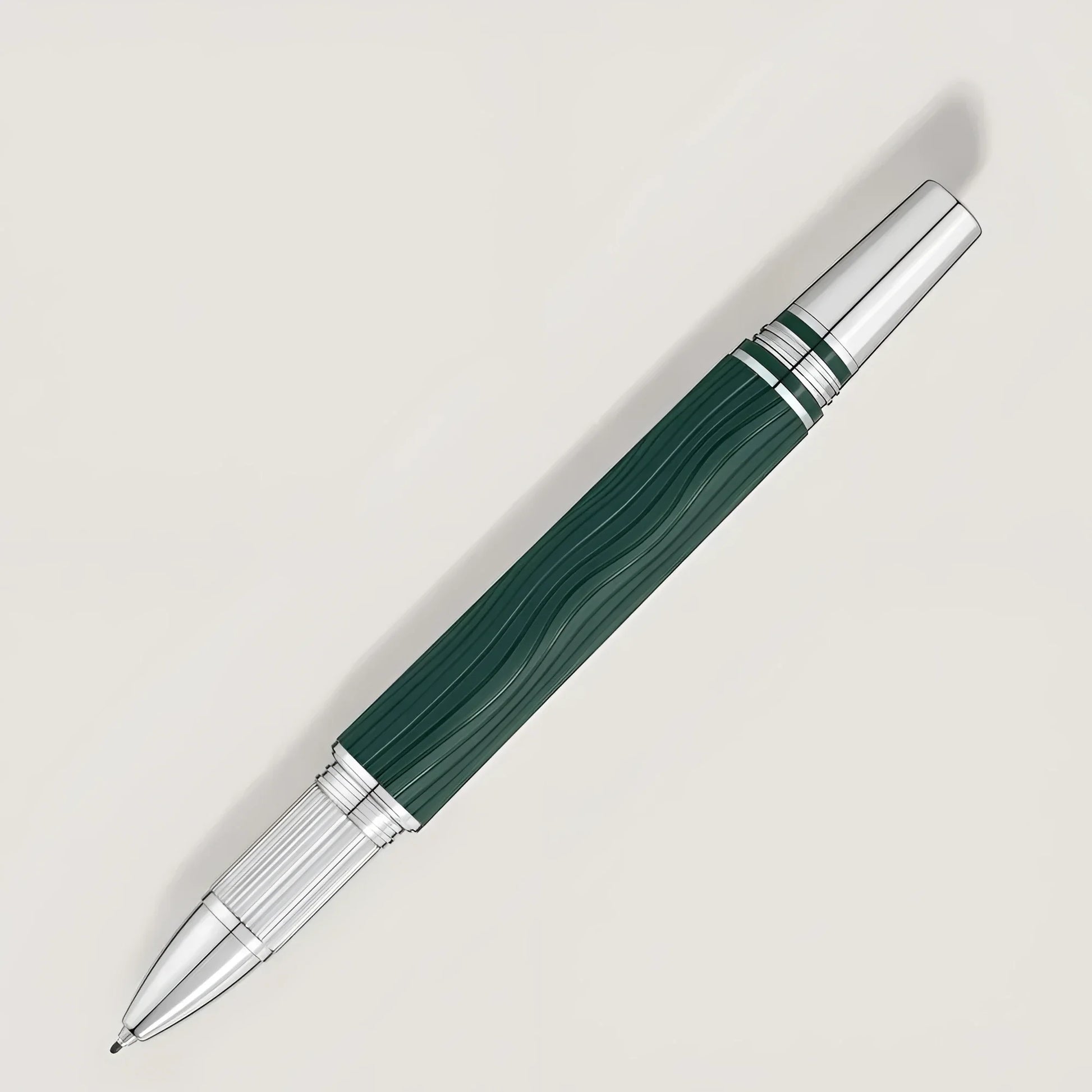 Montblanc Starwalker PolarGreen rollerball pen verde scuro con impugnatura ondulata e dettagli metallici argento