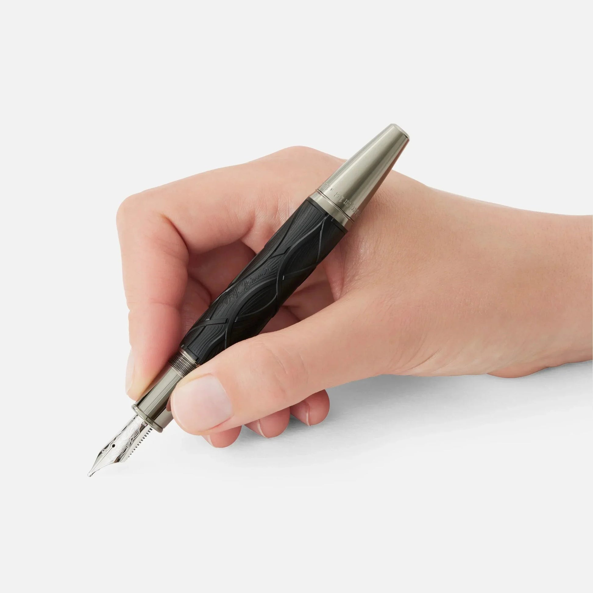 Montblanc stilografica writers edition homage to brothers grimm nera con impugnatura testurizzata e dettagli argento