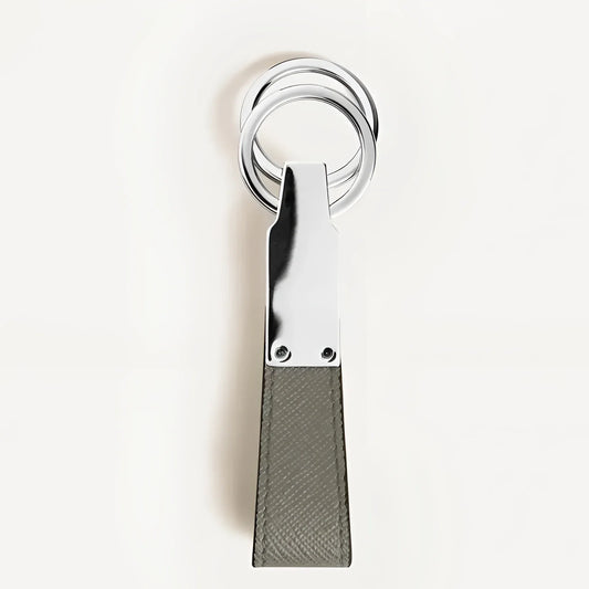 Montblanc portachiavi con passante sartorial in pelle stampa saffiano grigio medio con tre anelli interconnessi e moschettone argento lucido