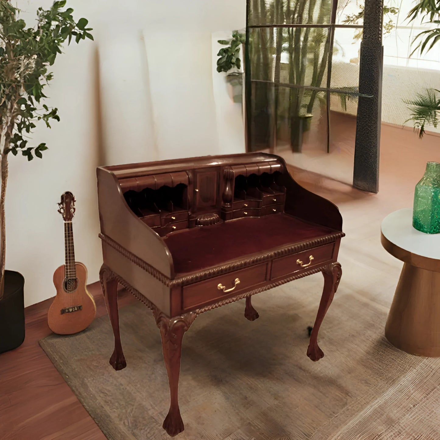 Antiek Engels bureau in Chippendale-stijl met notenhouten secretaire en gebogen poten.