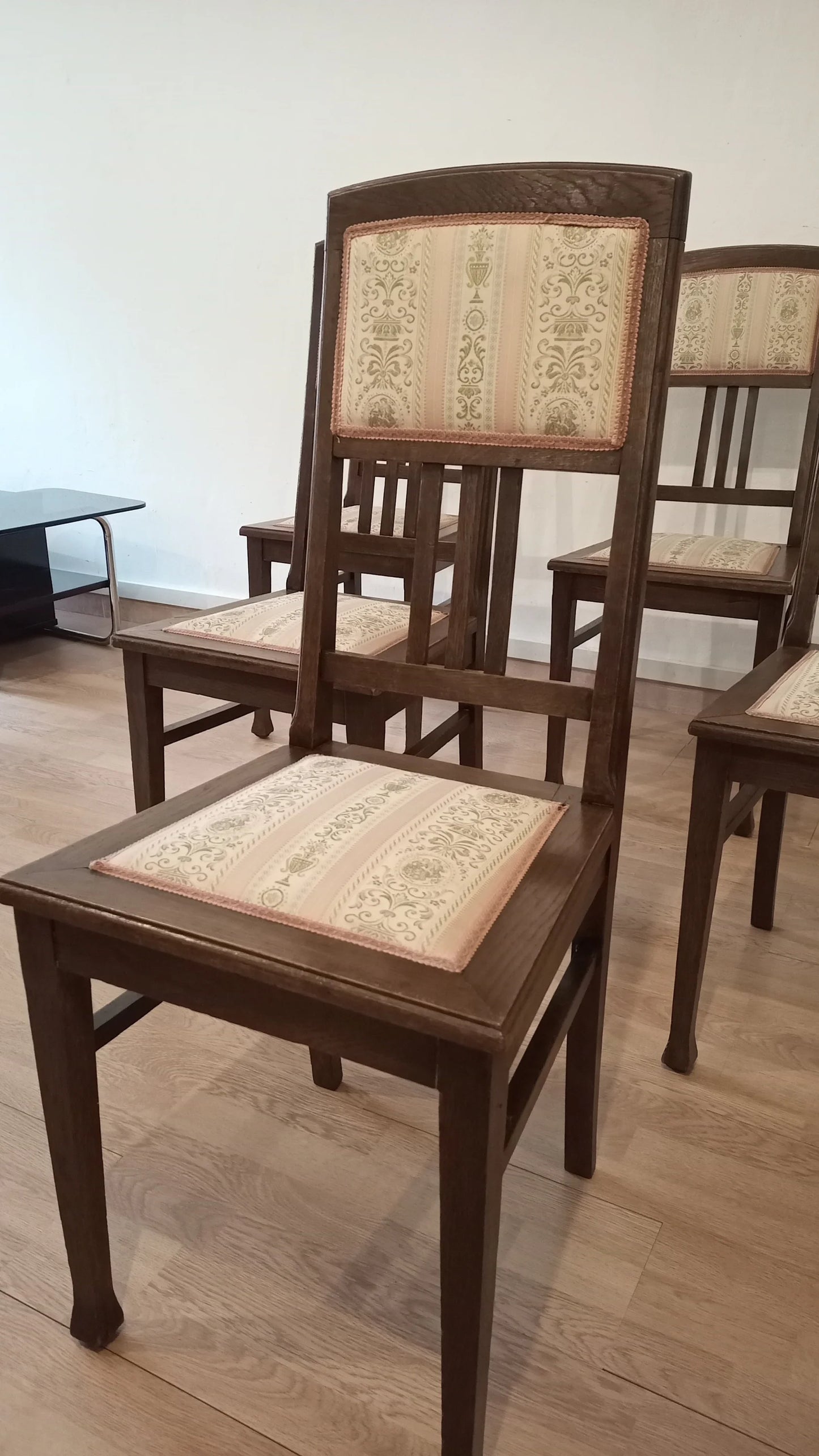 Sedia stile italiano in rovere massello con seduta e schienale beige sedie pranzo vintage per salotto elegante