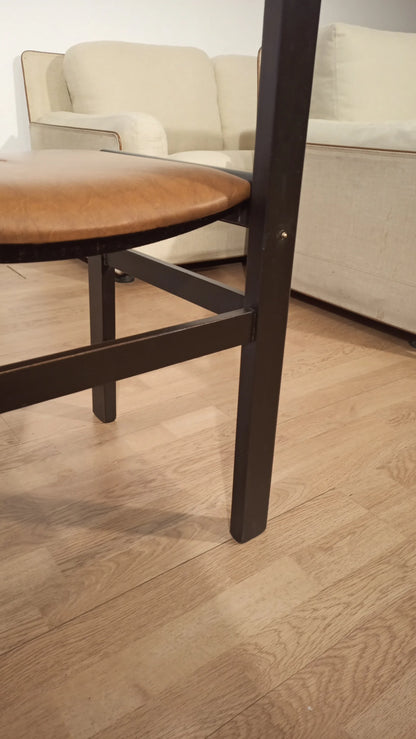 Sedia vintage in legno scuro con seduta in pelle marrone set di 6 sedie da pranzo brutaliste anni 70