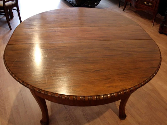 Vintage ronde uitschuifbare eikenhouten tafel met houtsnijwerk en cabriolepoten in Louis Philippe-stijl, jaren 60.