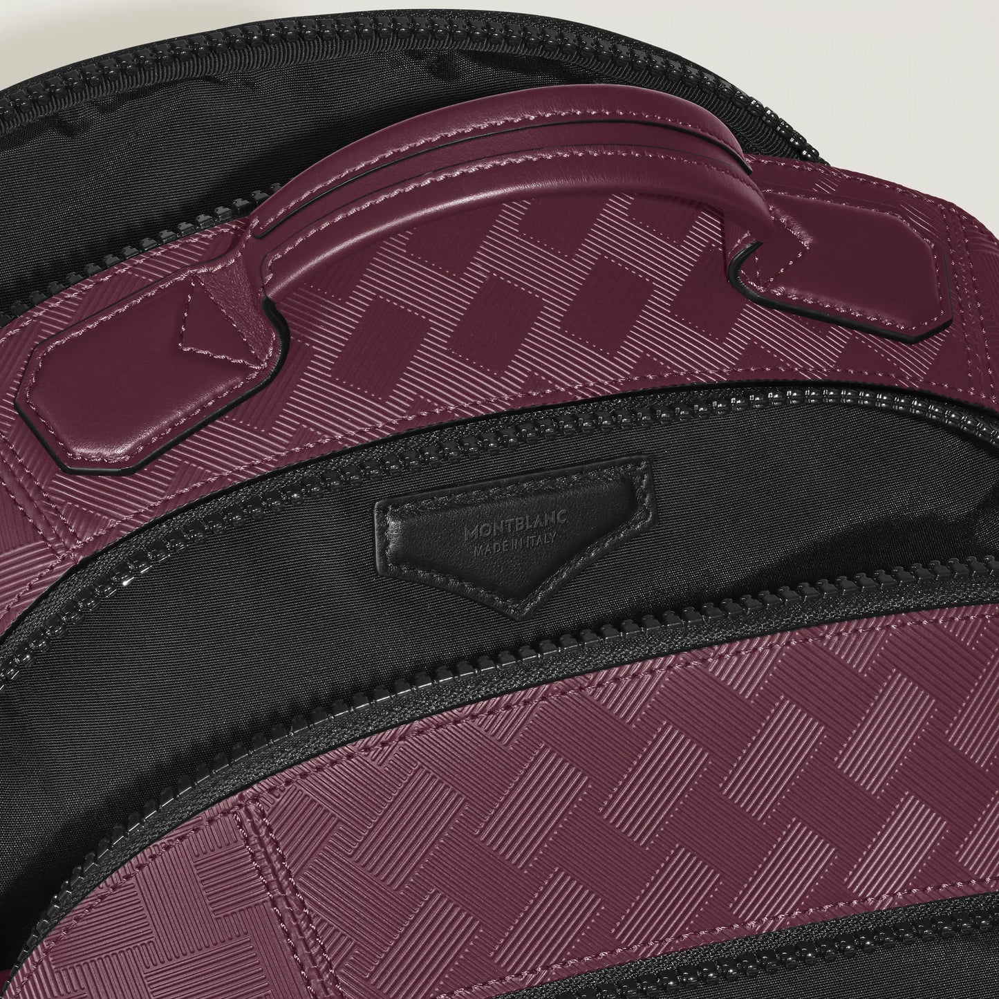 Montblanc zaino medio extreme bordeaux con motivo intrecciato e dettagli in pelle nera con scomparti extreme medio e computer portatile tasche interne